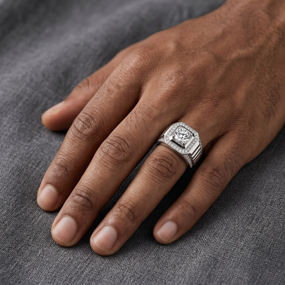 Moissanite Crest Herrenring