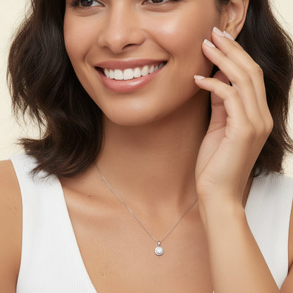 Moissanite Luna Halskette